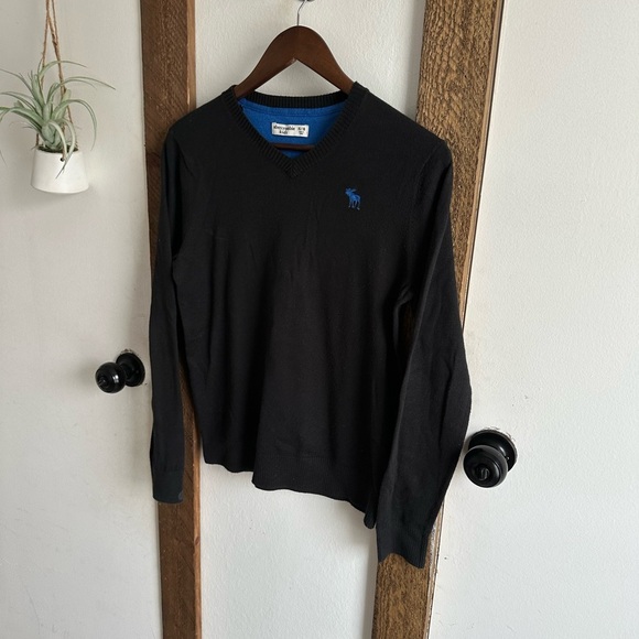 Abercrombie Kids Boys XL V Neck Sweater Black Blue Moose Logo  Front vguc - Picture 2 of 5